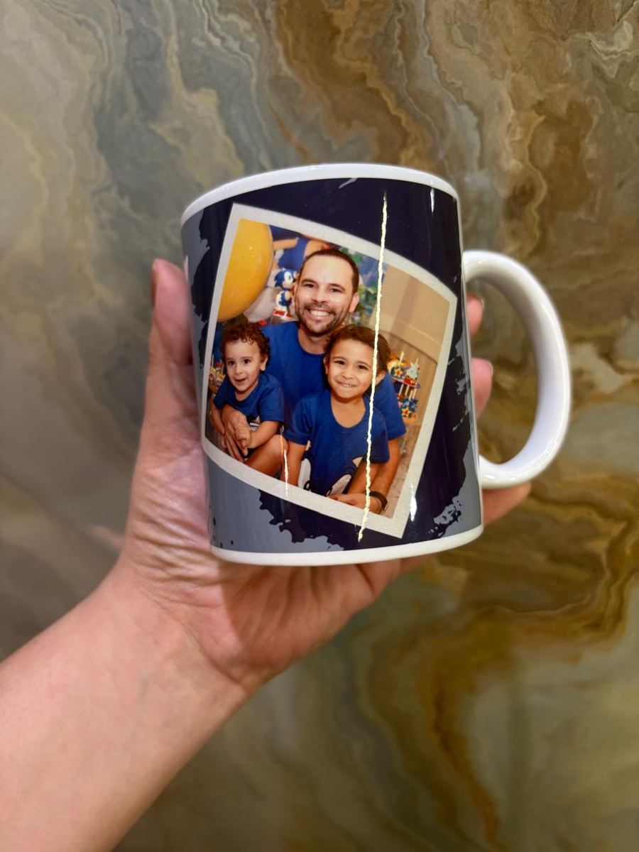 Caneca personalizada com foto de família aplicada em sublimação