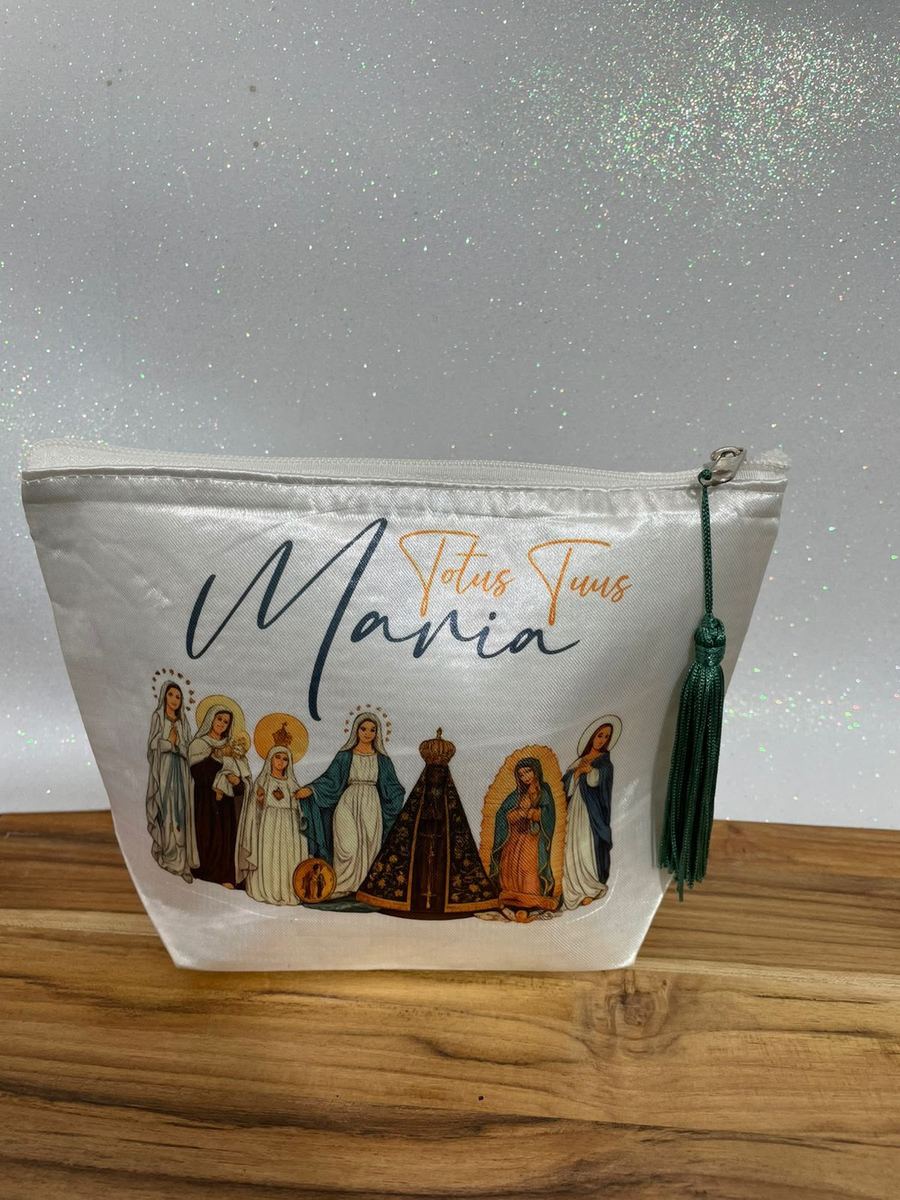 Nécessaire branca personalizada com arte religiosa e tassel verde no zíper